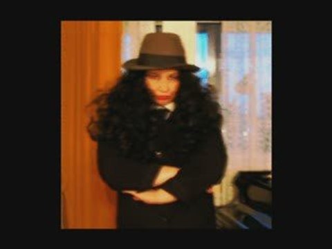 LUMINITA SOARE: FRAGILE VARIANTE 1