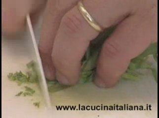 Tagliare le erbe aromatiche
