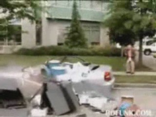 Regis ecrase voiture