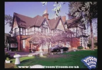 Bournemouth: Coastal Resort Town in Dorset 🌊