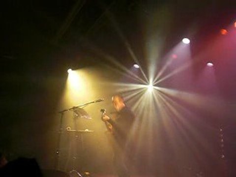 Alex et sa guitare en prof de métal - MJC Jacques Tati