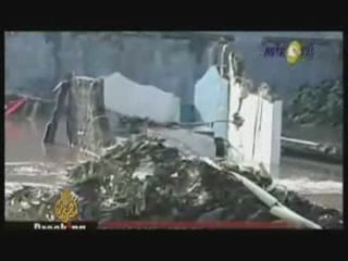 27日　ダム決壊　インドネシア