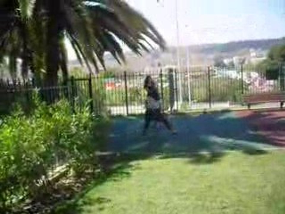 Les Folles Au Jardin d'Enfants