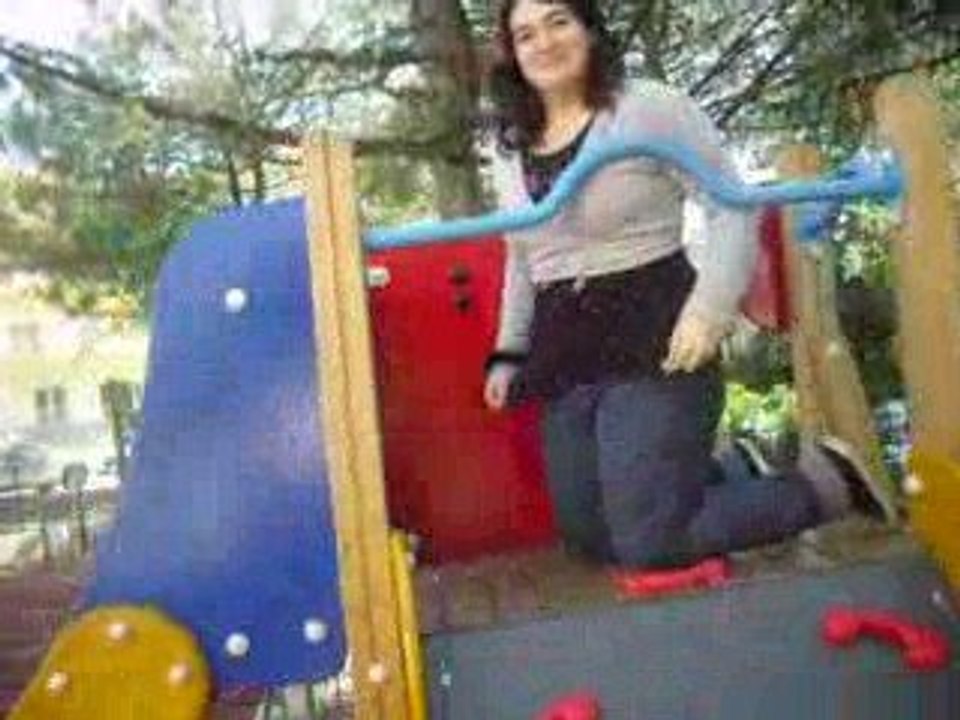 Les Folles Au Jardin d'Enfants