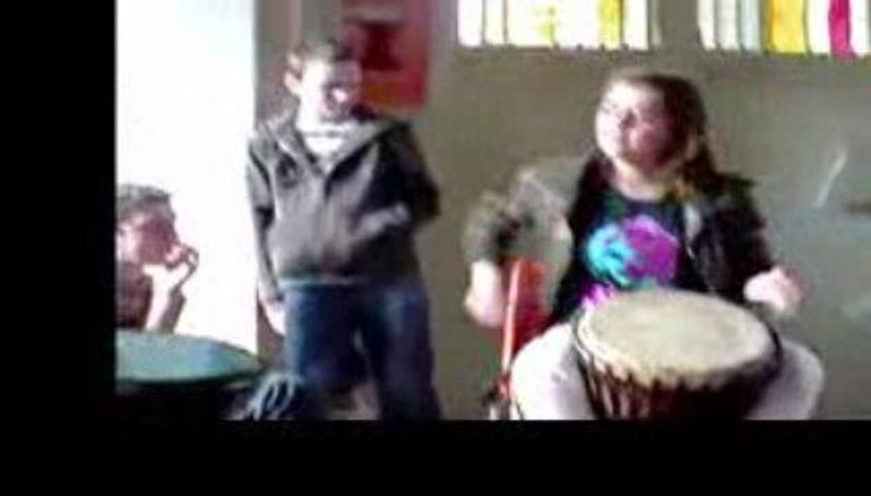 Marie au djembe