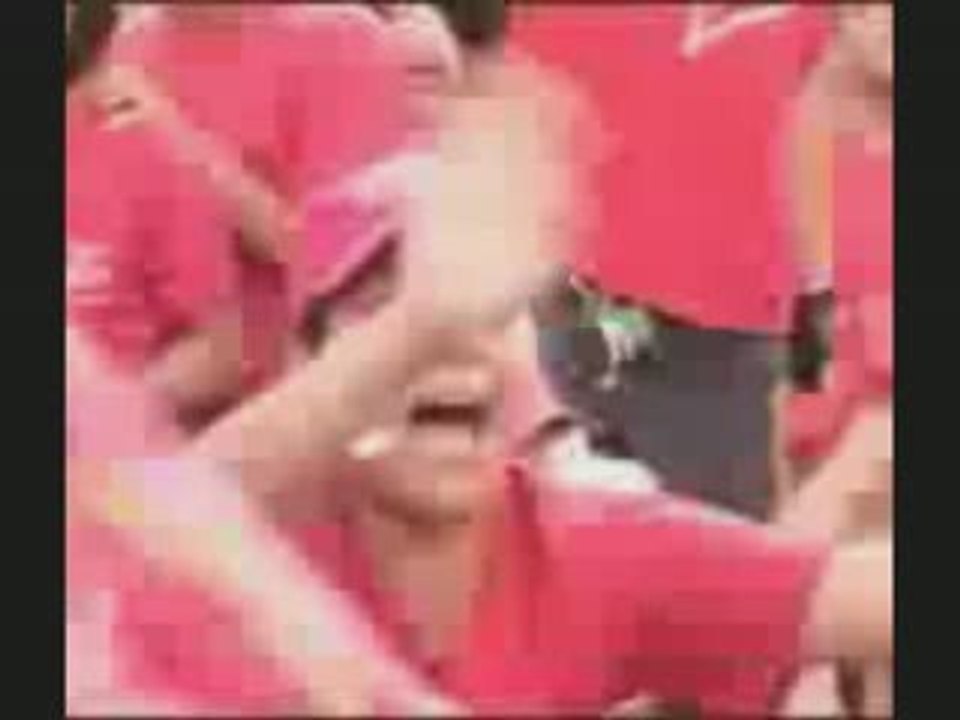 Hugo Chavez cantando varios temas ...