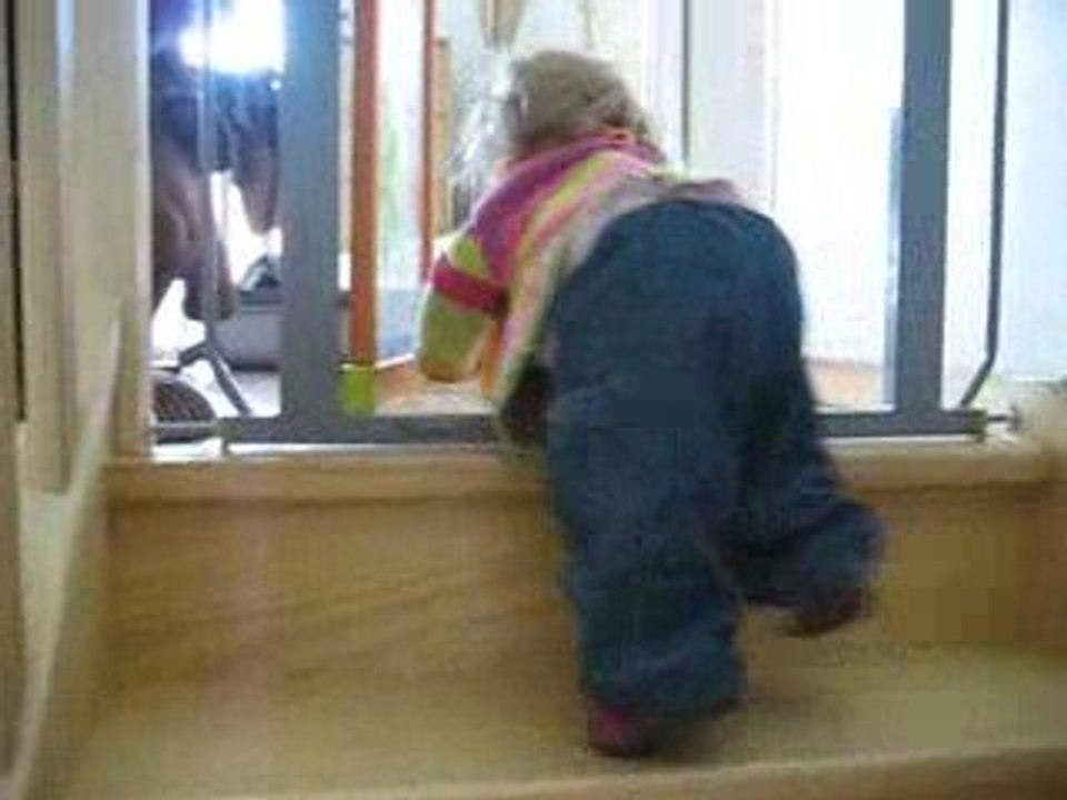 Anais monte les marches