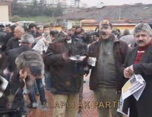 Alaplı ak parti pilav dağıttı