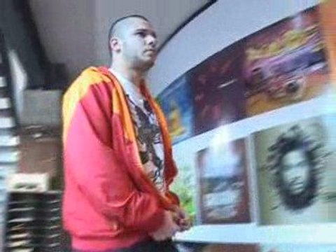 Sale pute le rappeur Orelsan s'excuse et s'explique