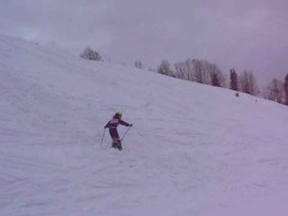 Marion sur le petits chemins avec des bosses