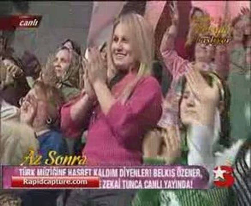 Petek Dinçöz Morlar İçinde Mini Elbise _[Canlı Performans]