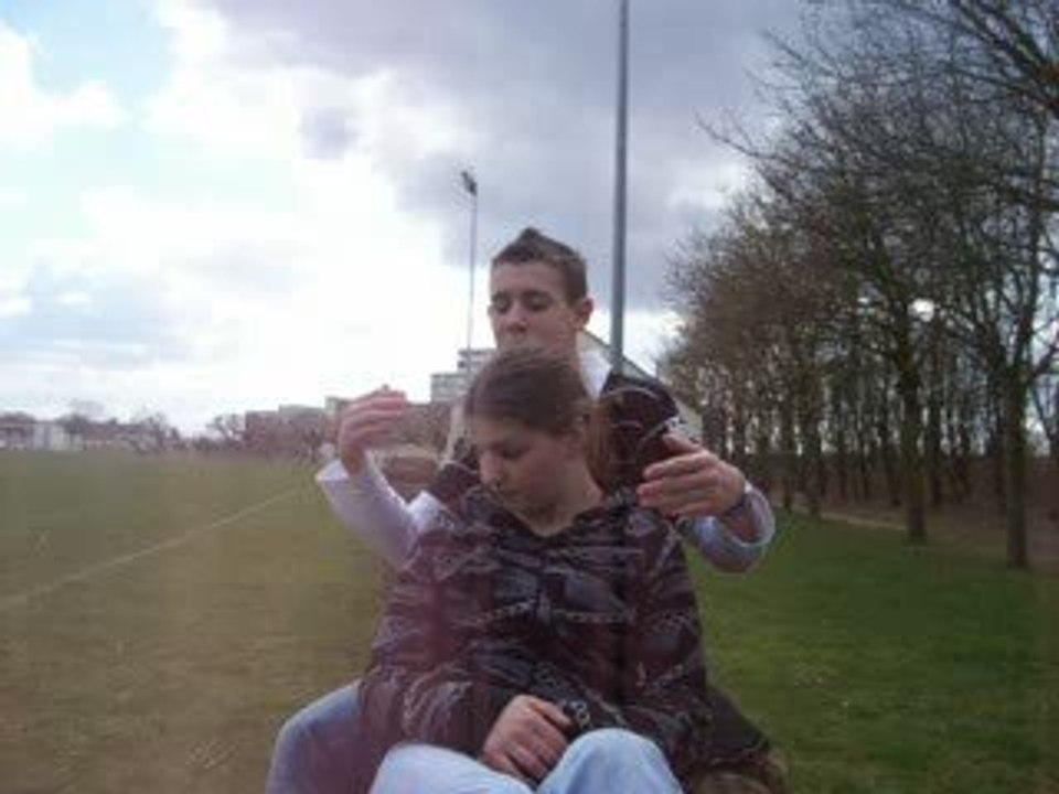 sur le rocher alison et valentin les amoureux