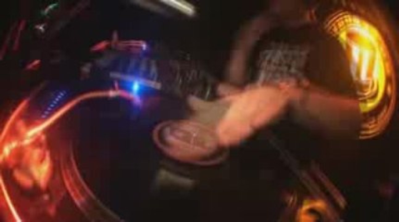 DJ MOSKO AUX PLATINES au GIBUS (paris)