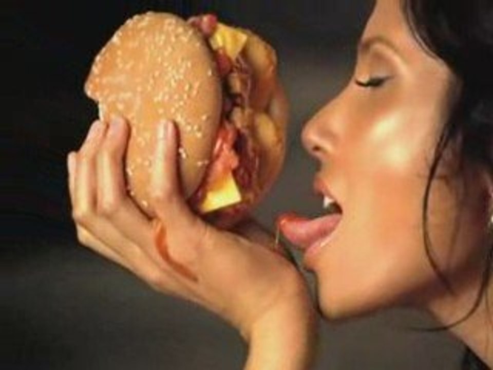 Padma Lakshmi seduce un Hamburger