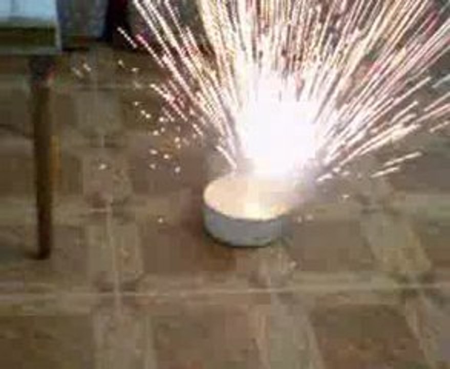 Na + H2O = NaOh + H2 (Pop Sound)