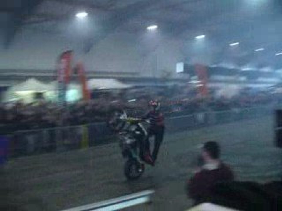 Spectacle stunt ZOLTAN Salon régional de la moto - Lorient