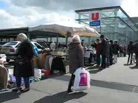 St Sébastien sur Loire : vide grenier Super U