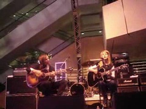 Paramore - Emergency (Acoustic in Cleveland)