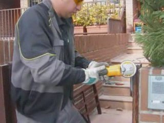 Trabajos de cerrajeria- sustitucion puerta metalica