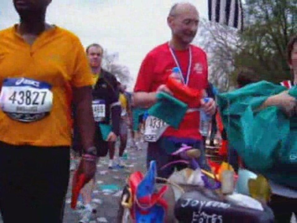 Marathon de Paris 2009 avec super mario et s p vélo 7 è part