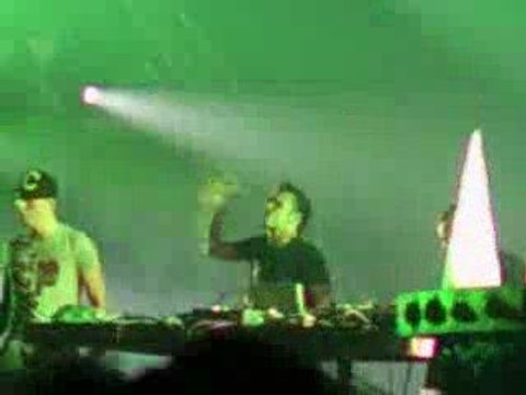 BASSLEADER 2009 NOIZE SUPPRESSOR LIVE