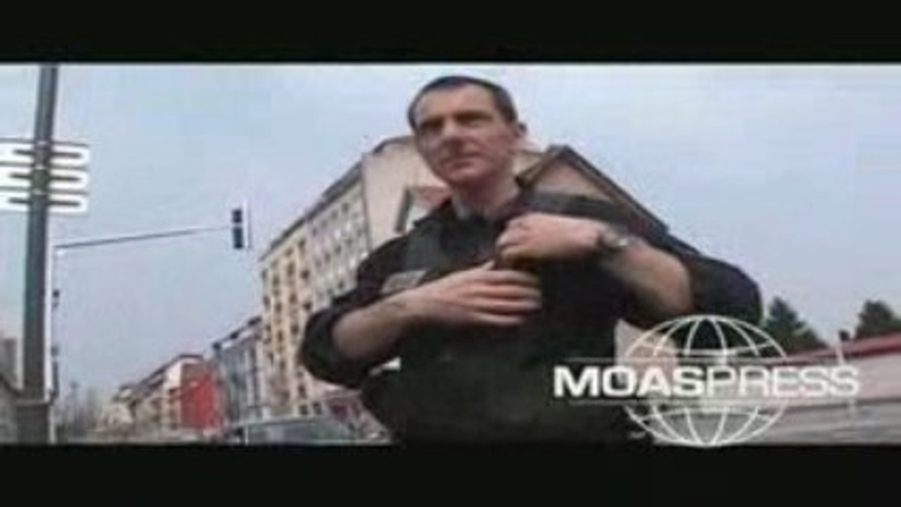 Un commissaire de police agresse un journaliste