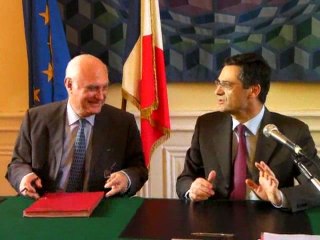 M. Leblanc, maire de Méru et Patrick Devedjian