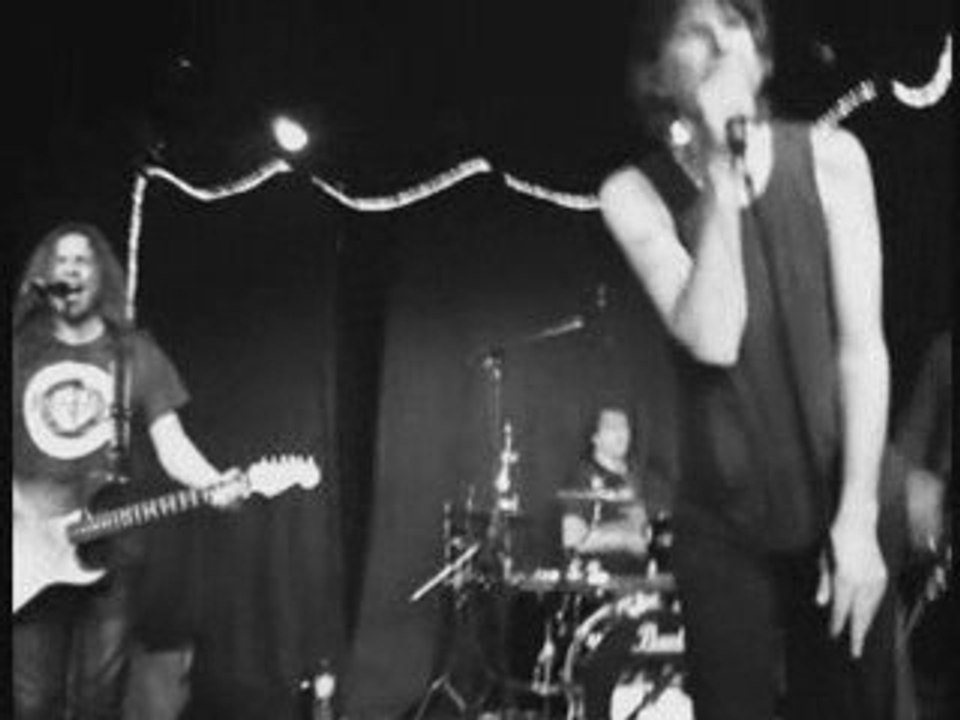 the Flying Pigs - Give a little love away... (live Antipode 26 mars 2009)