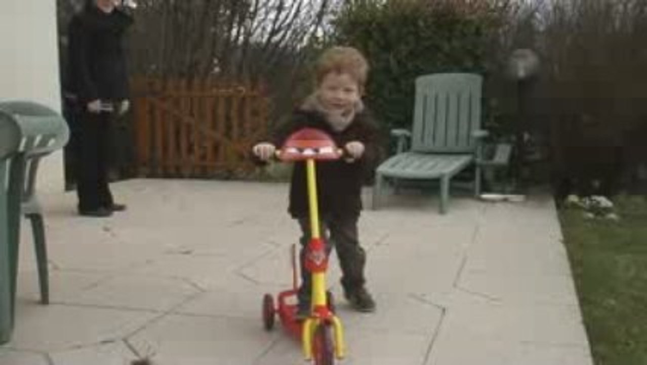 3 ans de Gaël : essai de la trotinette !