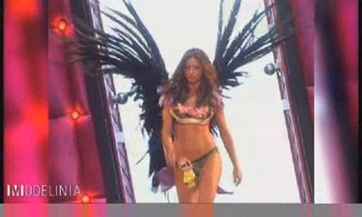 Model, Adriana Lima on Modelinia