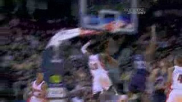 NBA Ellis makes the behind the back dish to Turiaf for the s