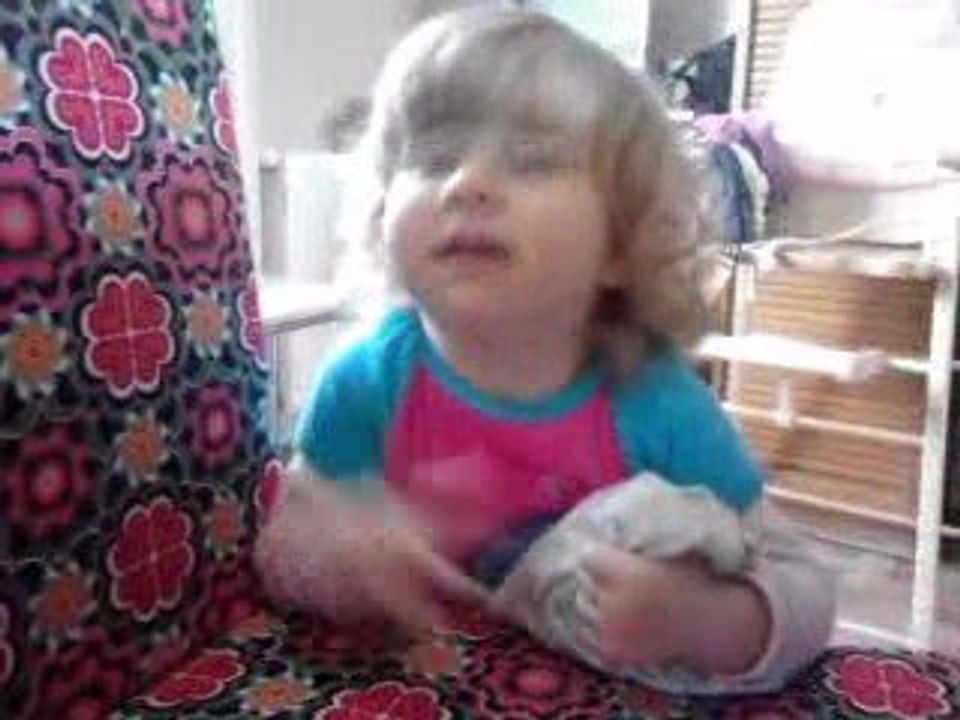 Agathe bientôt 2 ans