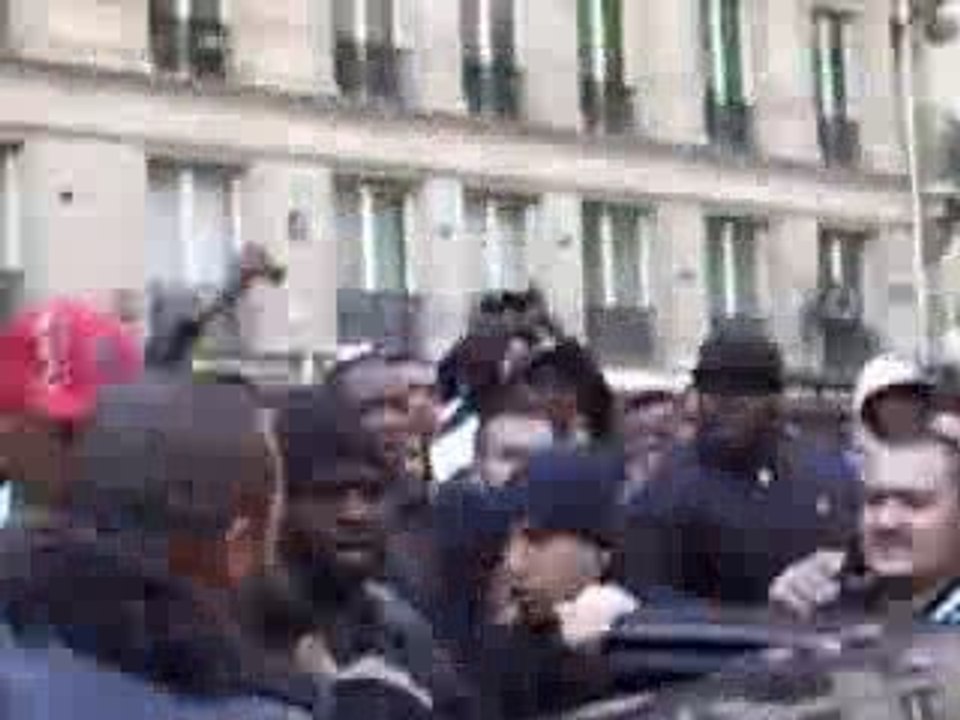 BOOBA SORT DE SA BOUTIQUE C LA FOLIE !!!