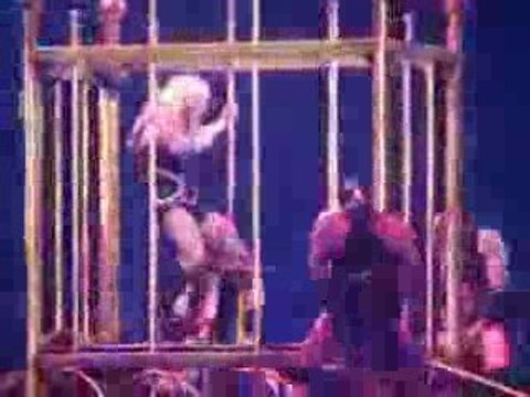 Britney Spears performs Circus and Piece Of Me at New Jersey