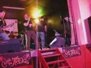 04 - 15 Reasons - Away à Harveng le 28 mars 2009