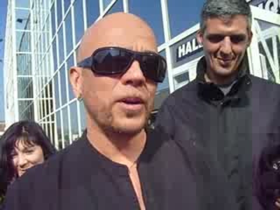 Pascal à la sortie du studio