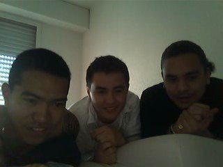 2 girls 1 Fingers réation !