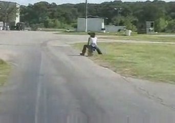 Fille vs pocket bike