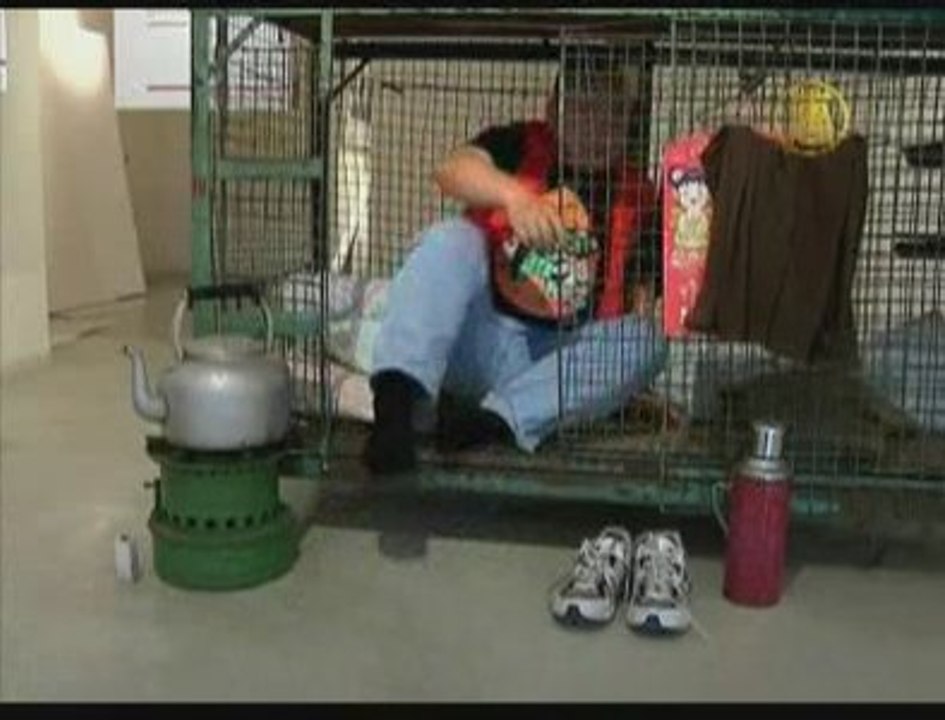 Hong Kongs Cage Men