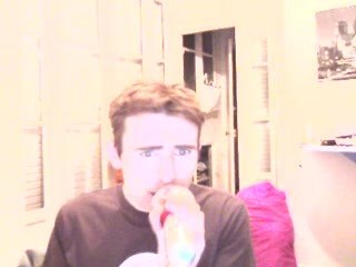 Wiwi égratigne "Le chapeau d'Elton"