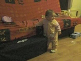 Alicia en délire ! 13 mois!