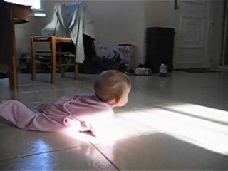 mila a 4 pattes mais en rampant! lol