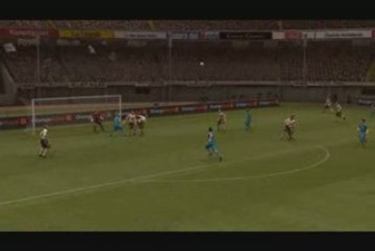 Pes Makoun volée 25m lob