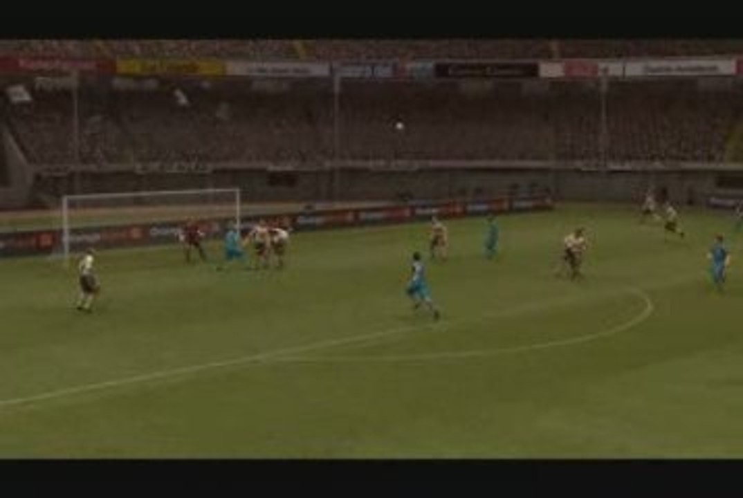 Pes Makoun volée 25m lob