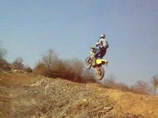 Teddy avec l'Husqvarna 125 WR sur le terrain de cross