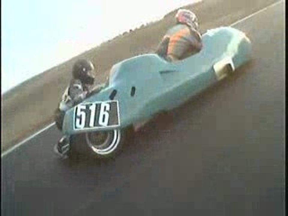 camera emb sur tete Pilote side-car