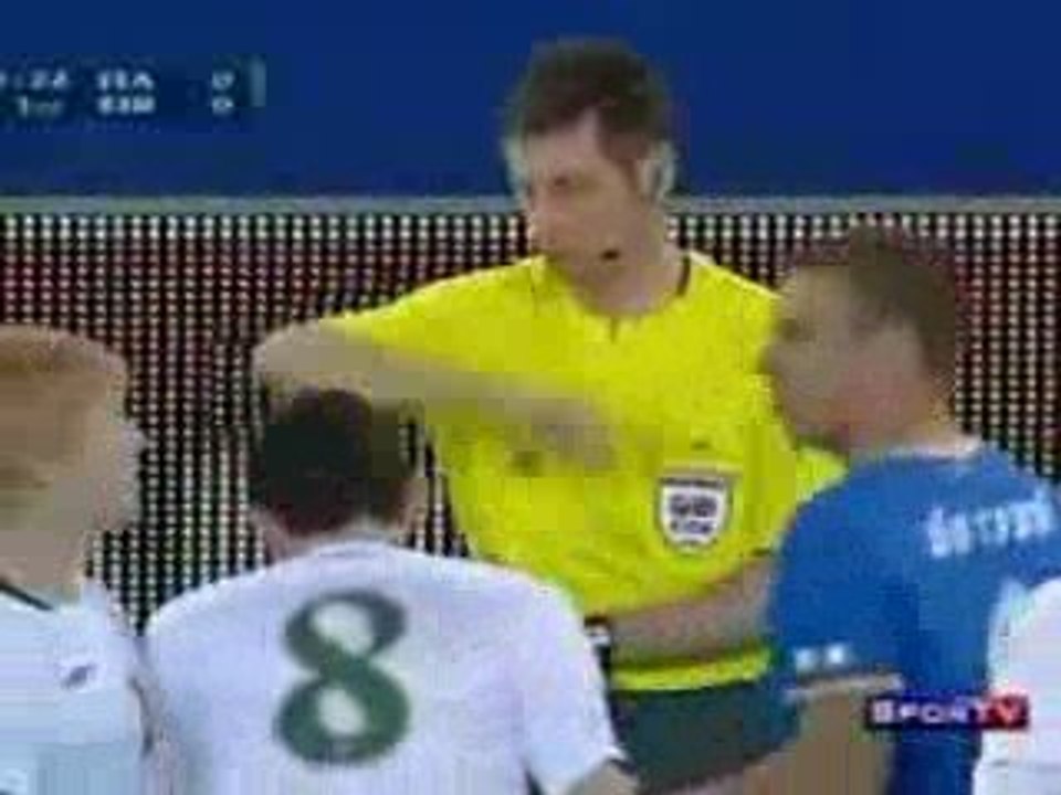 Italia Vs Ireland le coup de coude 01/04/09