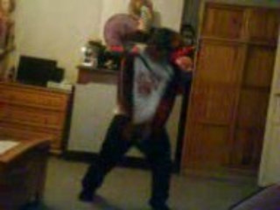 moiii qui danse du krump