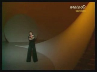 Mireille Mathieu(74) chante en ""Italien""