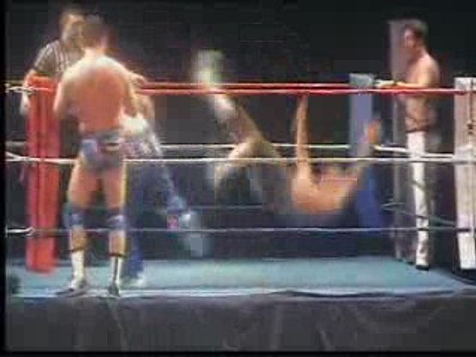 Deano hits Spinkick on phil powers